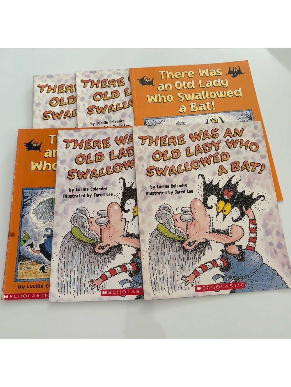 Scholastic There was an old lady who swallowed a bat book set of 6